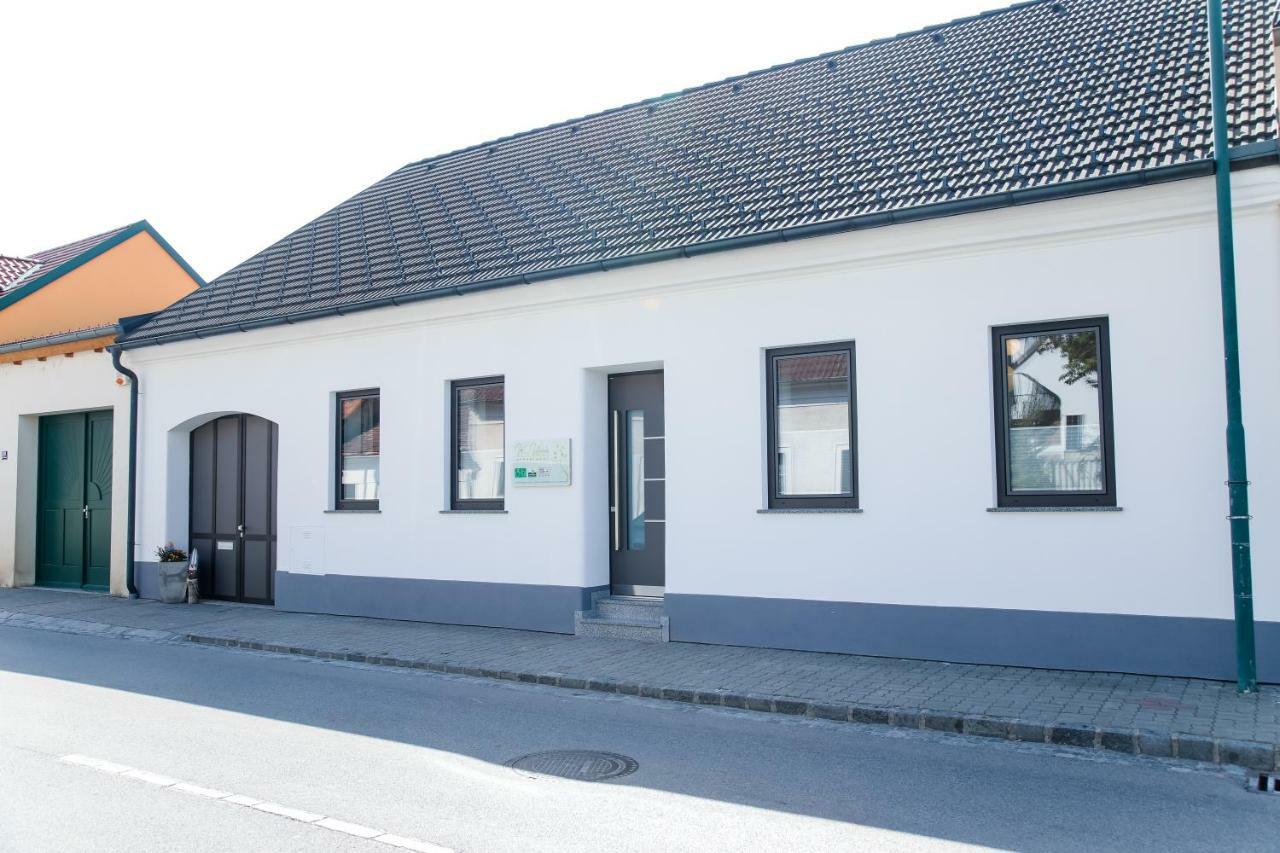 Vino Verde Poysdorf Exterior photo